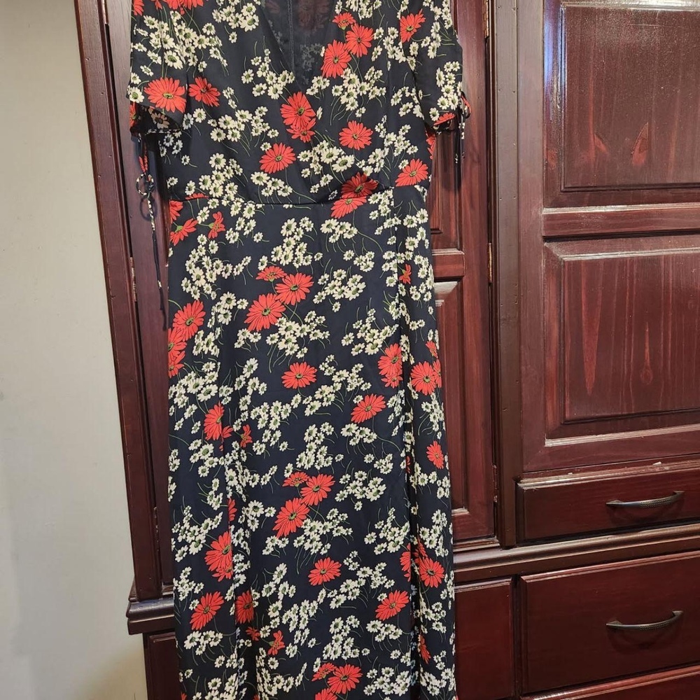 Madewell Peekaboo-Sleeve Midi Dress in Hillside Daisies